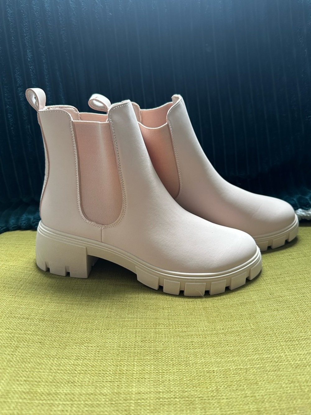 Women's Chelsea Lug Boot in Light Pink